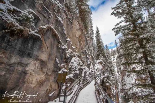 trail-johnston-canyon-winter-activity-beautiful-scenery-banff-national-park