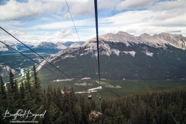 gondola-cars-banff-sulphur-mountain-cables-views-valley-trees-tourist-attraction