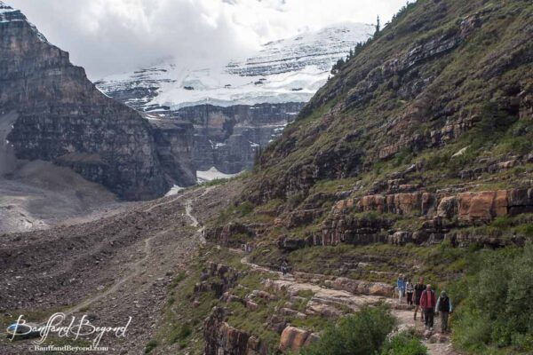 hiking trail going towards the plain of six of glaciers tea house