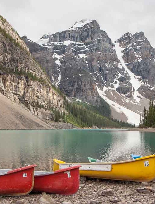 canoe-rental-moraine-lake-tourist-attraction-water-activity-glacier-blue