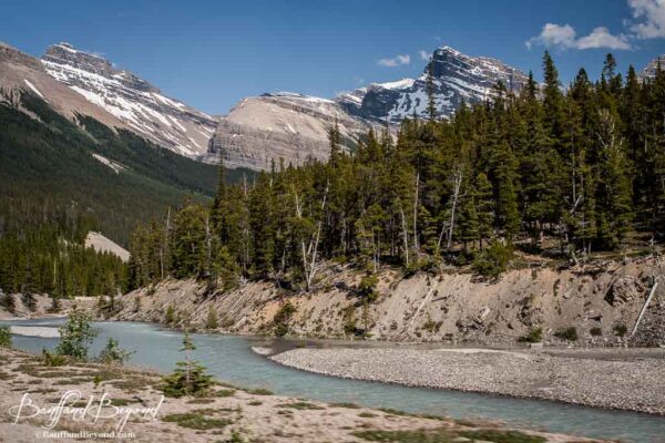 river and mountains along the icefields parkway