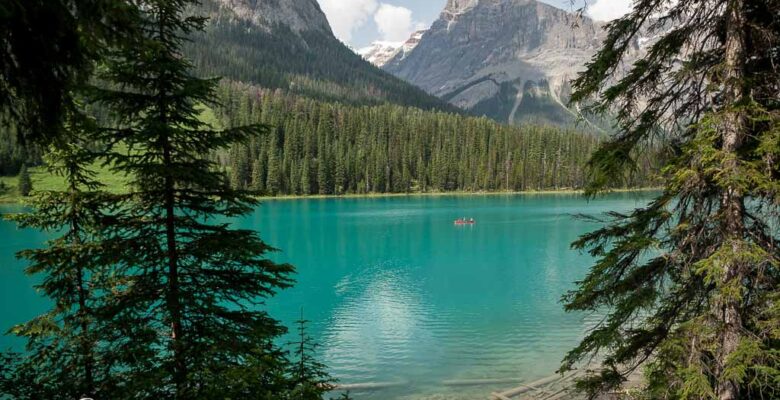 summer-canada-rocky-mountain-national-parks-warm-weather-turquoise-lakes